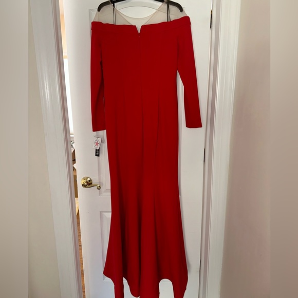 Brand new red dress with sheer mesh in a size 16 from Xscape. - Picture 4 of 5